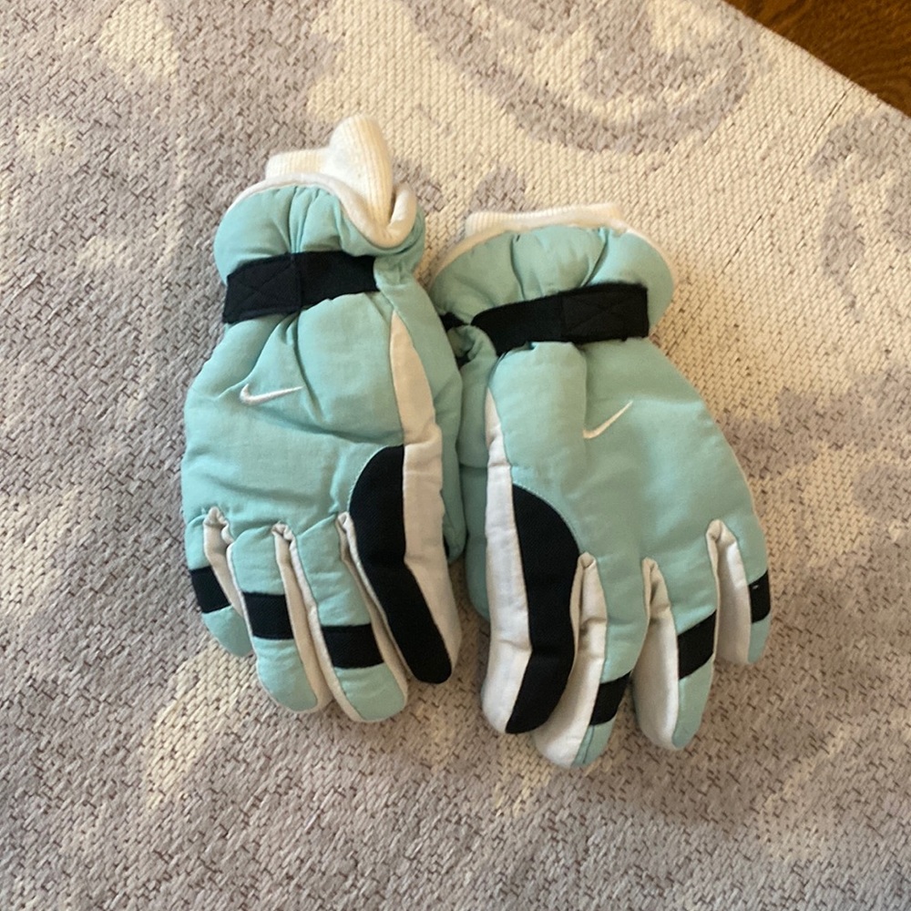 Nike gloves